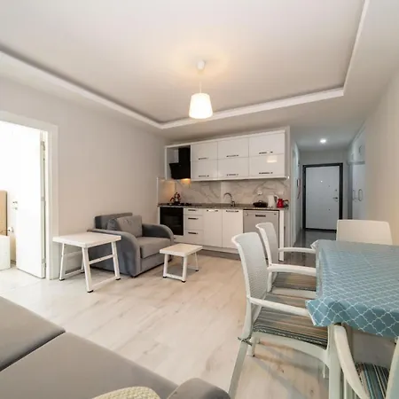Flat With Shared Pool And Balcony In Konyaaltii