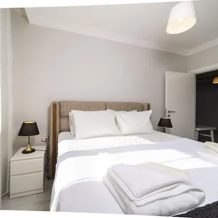 Flat With Shared Pool And Balcony In Konyaaltii Daire