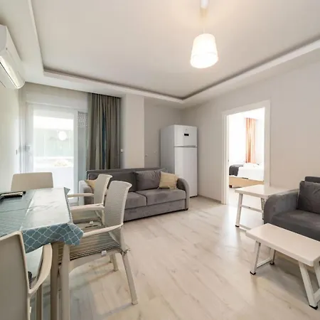 Flat With Shared Pool And Balcony In Konyaaltii * Antalya