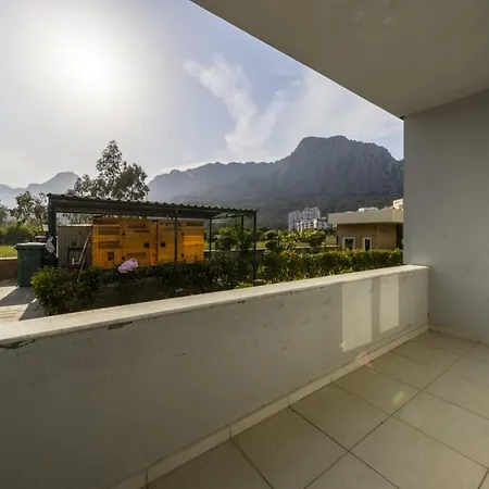 Flat With Shared Pool And Balcony In Konyaaltii Daire